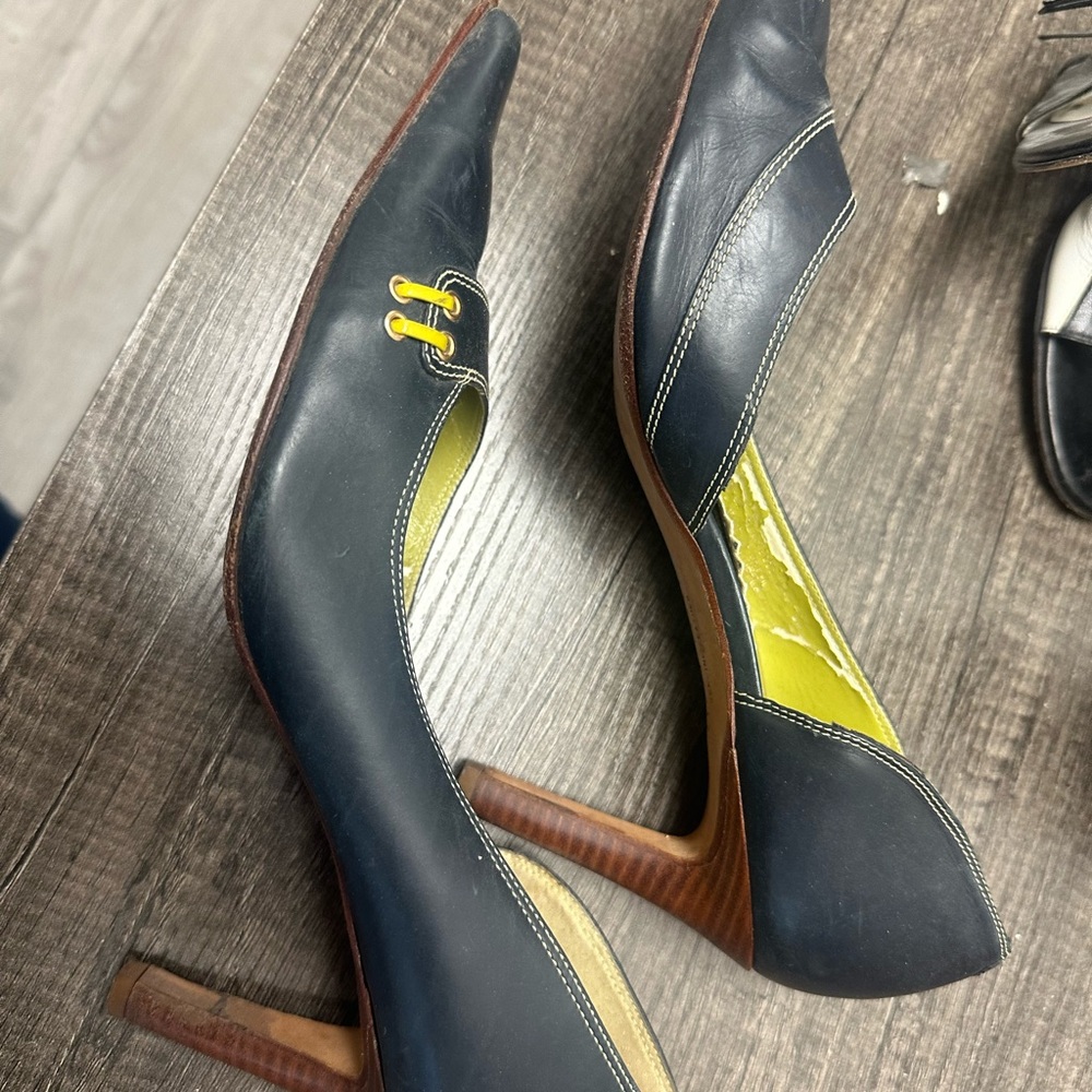 Ralph Lauren Leather Navy Pointed-Toe 3.5” Pumps with Lime Insole & Accents - Picture 3 of 9